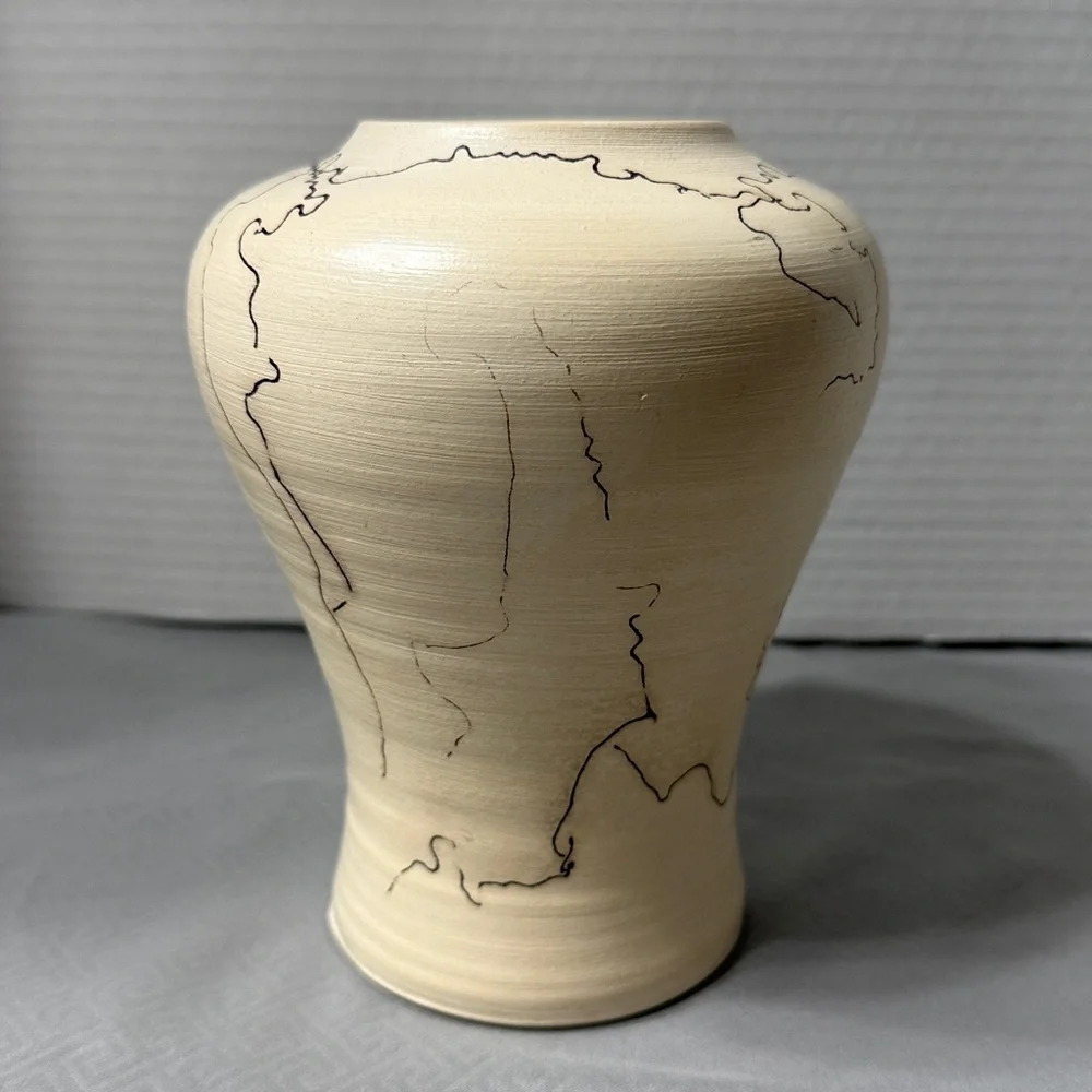 Navajo Indian Pottery Horse Hair Vase Signed 6 1/4 inches Unique